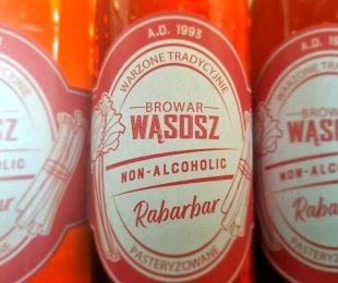 Zdjęcie przedstawia piwa bezalkoholowe z browaru Wąsosz